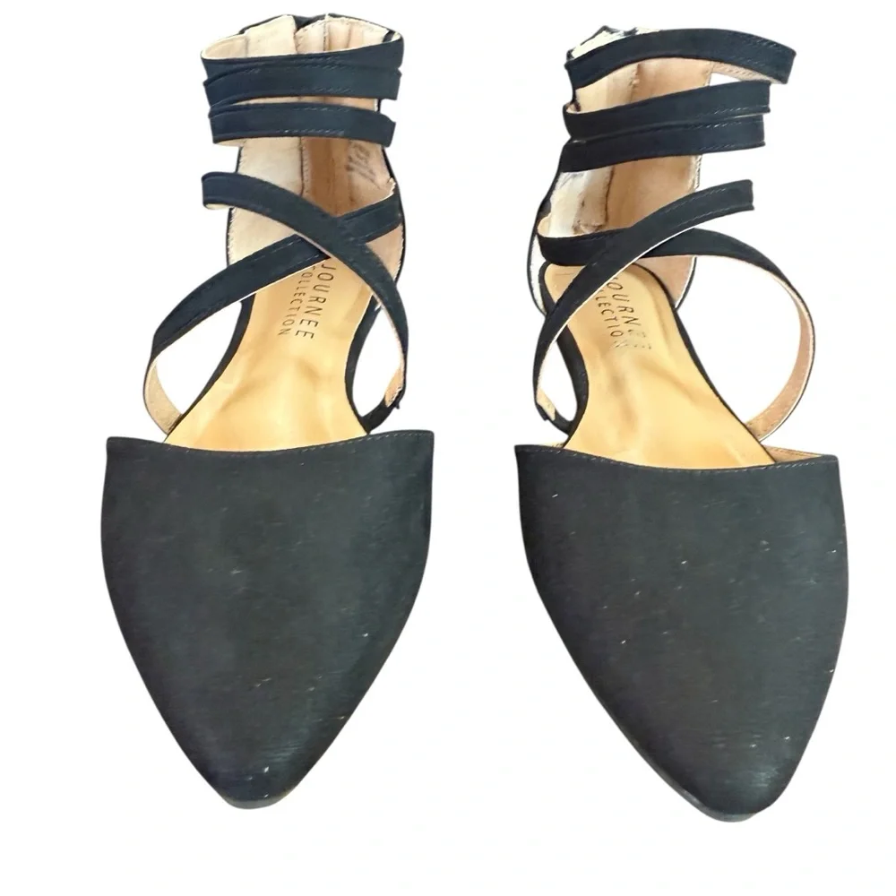 Journee Collection Marlee Black Flat Size 8.5